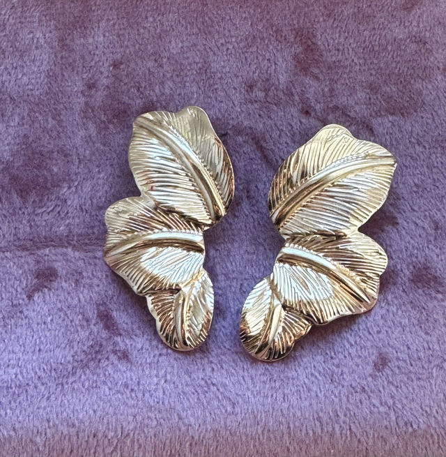 Boucles d&#039;oreilles feuille dorée