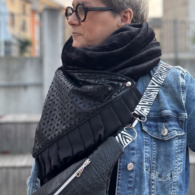 Écharpe Cocoon Fluffy – Black Élégance