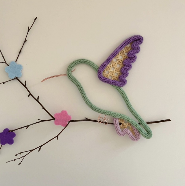 Décoration murale « thème oiseau » colibri en tricotin &amp; cannage 