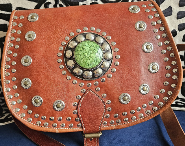 Sac à main "Vintage" en cuir véritable- bohème artisanat marocain clouté en métal argenté-fait mains