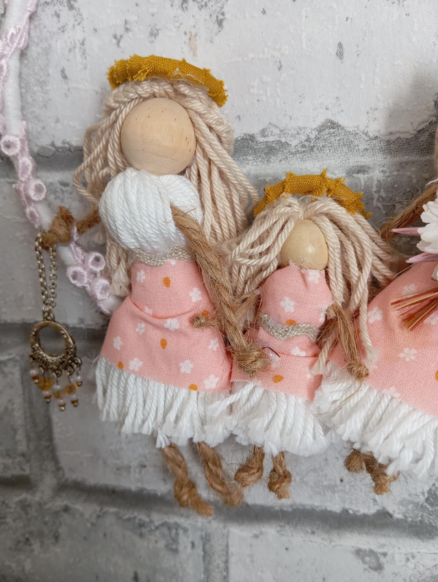 Miss Gwen, Nissan, Moli