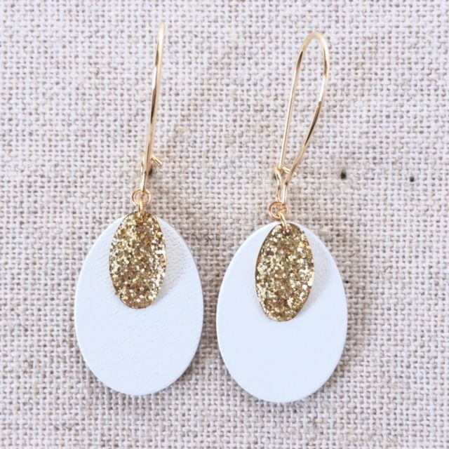 Boucles d’oreilles « Lyre - Variations en Am » dorées, cuir blanc