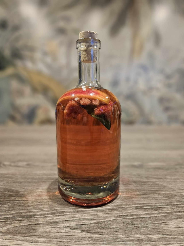 Rhum arrangé Pommes , Framboises , Sauge