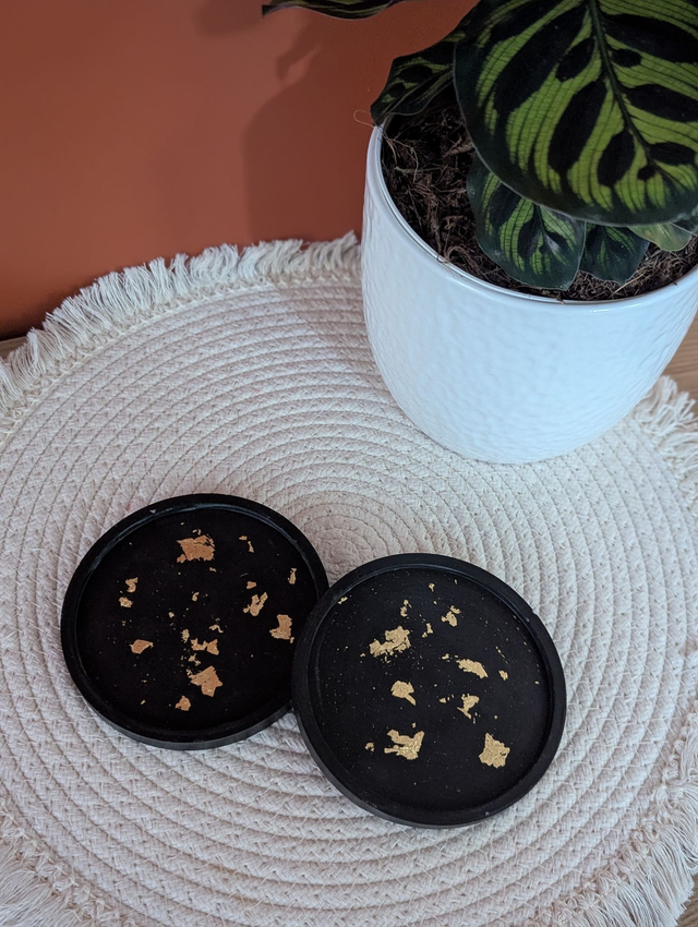 plateau rond bijou noir et doré