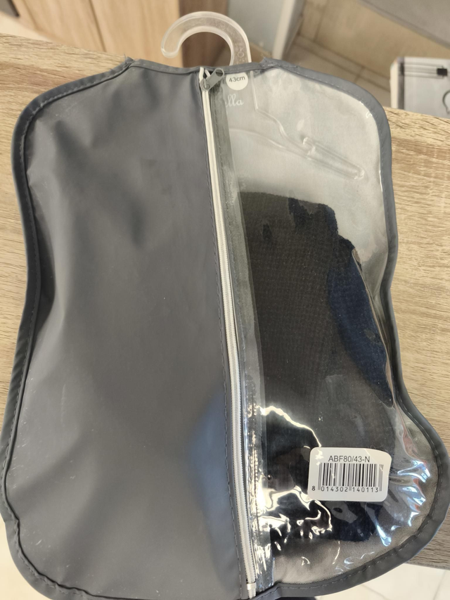 Pull laineux noir 43cm