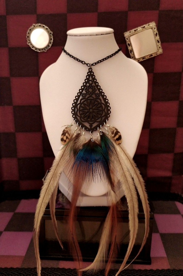 Collier ethnique plumes (plusieurs modèles disponibles)