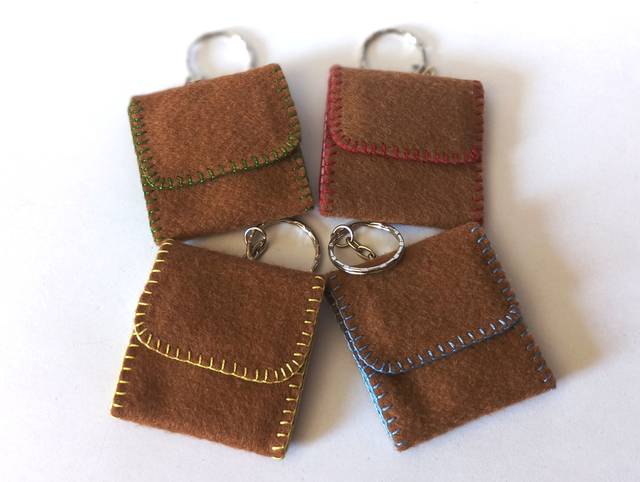 Llavero 3 en Raya Marrón