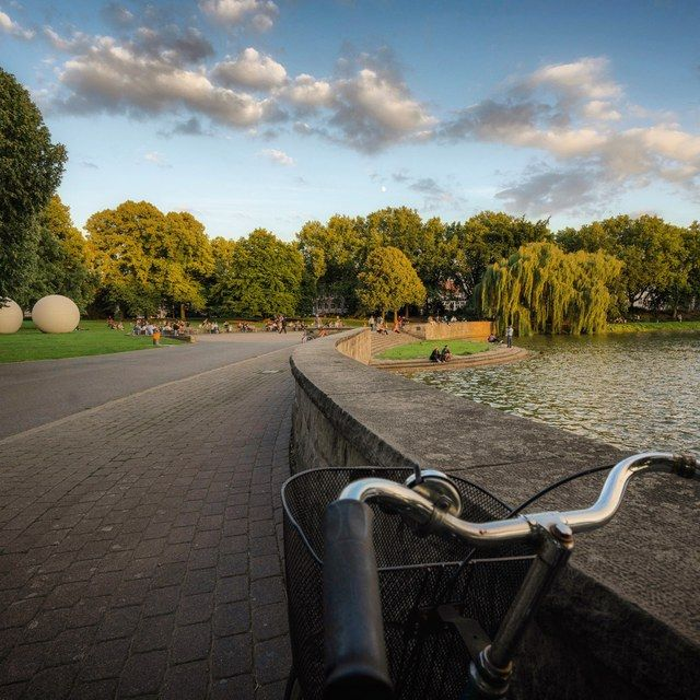 Fahrrad an der Aaseepromenade