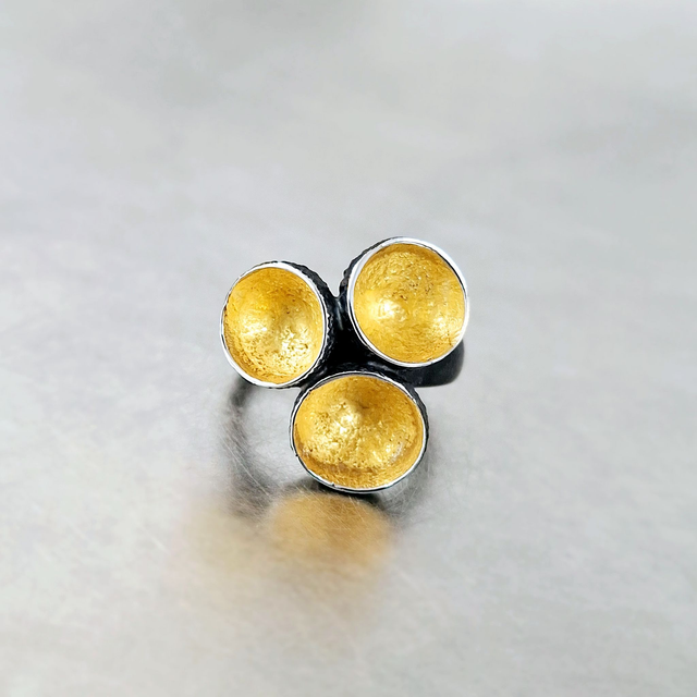 Ring mit 3 Eichenkäppchen Silber feinvergoldet geschwärzt