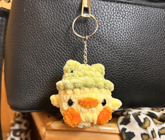 Porte-clés Poussin Chapeau Grenouille