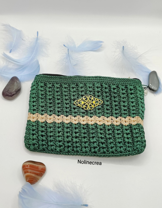 Pochette de soirée chic en nuances de vert et de beige ou rouge et orange