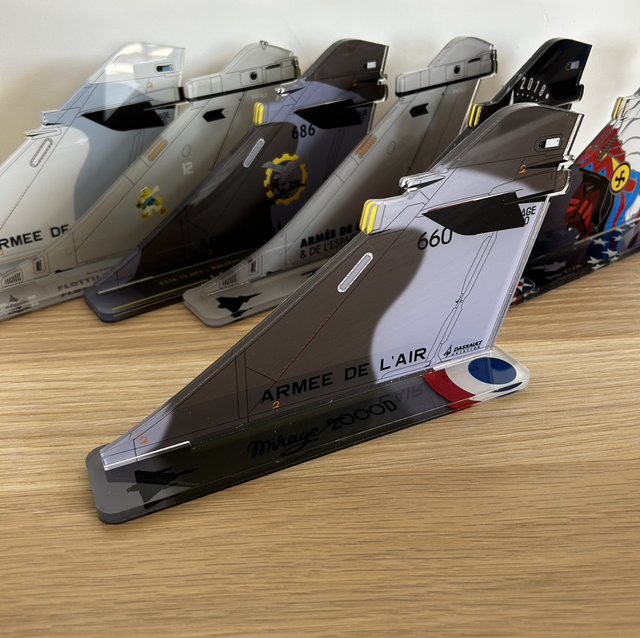 Dérive Mirage 2000 D en acrylique