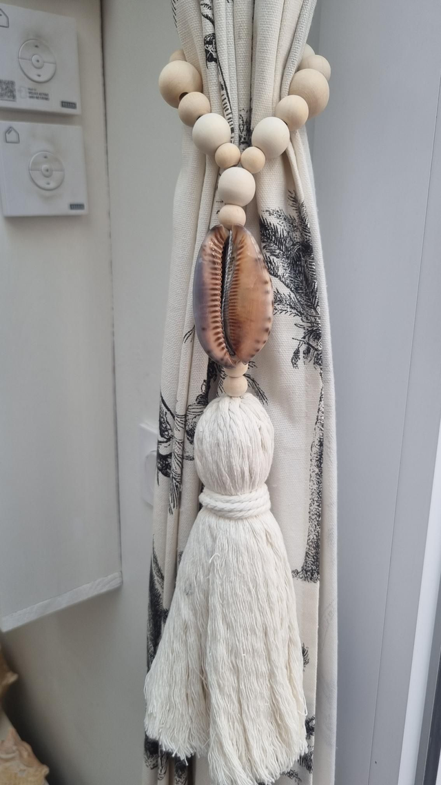 Embrasse coquillage arabica pompon beige