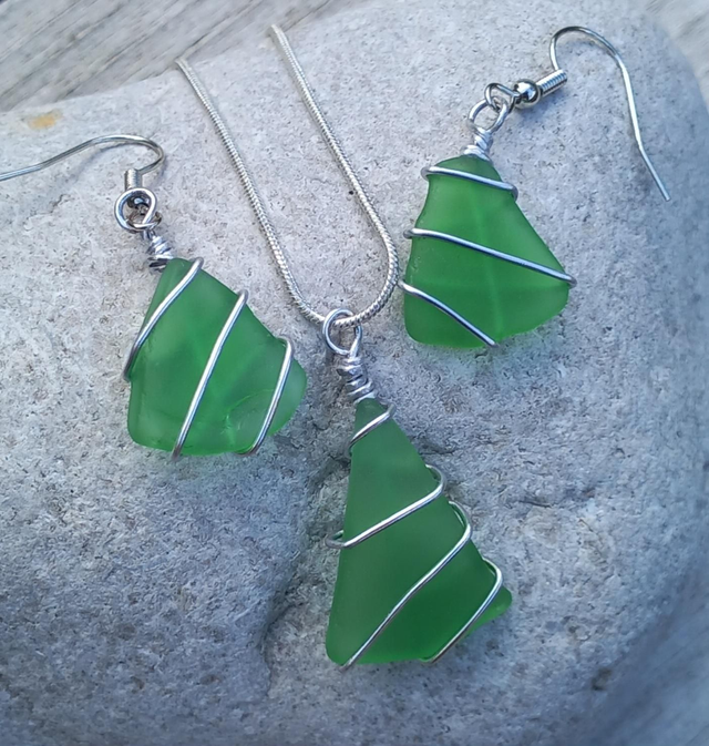 Sea glass earrings and pendant 