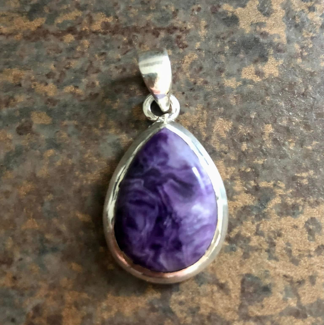 Pendentif en argent et Charoïte 