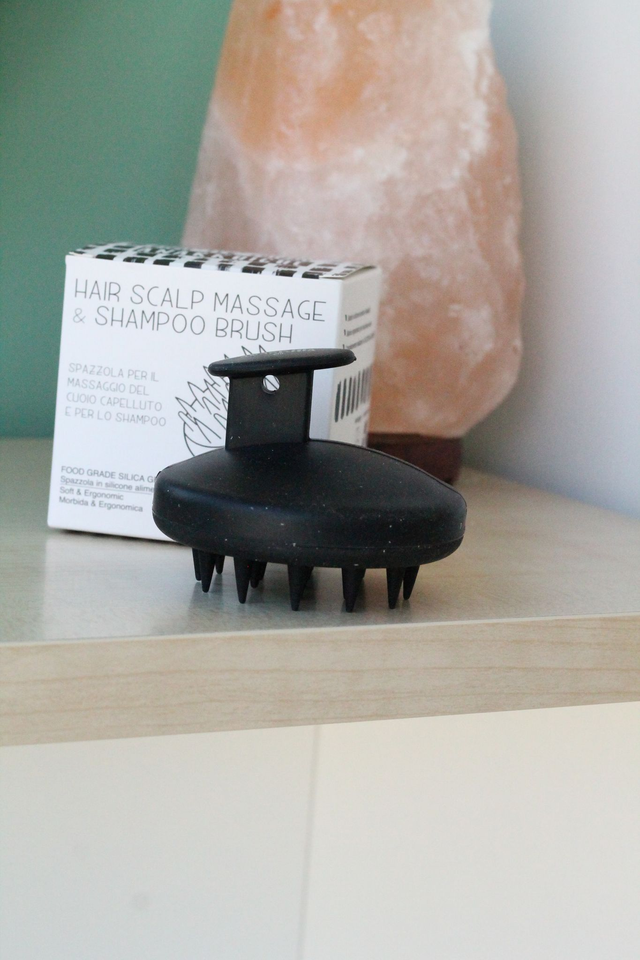 HAIR SCALP MASSAGE & SHAMPOO BRUSH di Anarkhìa Bio