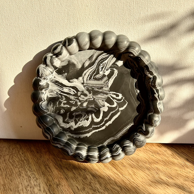 Vide-poches noir avec effet marbre blanc