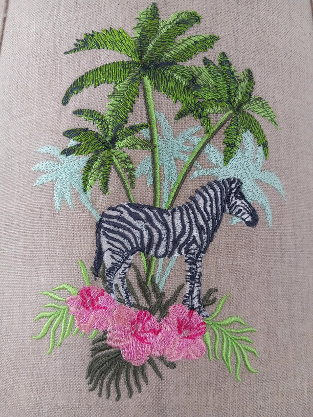 Lampe de table- Abat-jour lin brodé "Savane Africaine" et pied de lampe en bois de hêtre Français