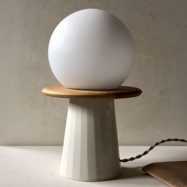 Lampe à poser unique avec globe