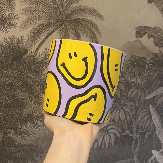 Medium Lilac Smiley Pot 