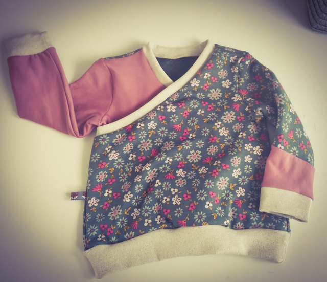 G*. 24 mois  SWEAT flowers 2/3 ans cache coeur