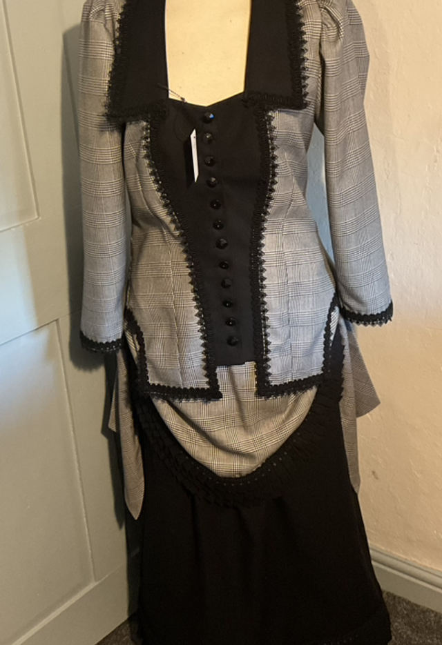 Victorian 3 piece ensemble 003