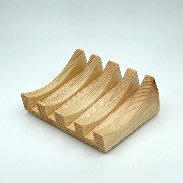 Mäntypuinen saippua-alusta palasaippualle