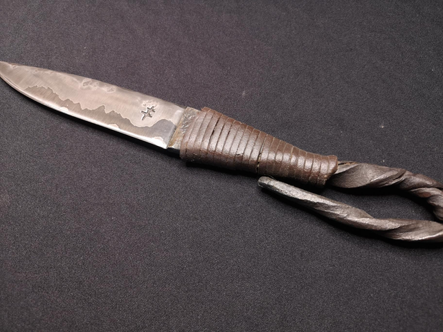 Couteau &quot;brut de forge&quot; 