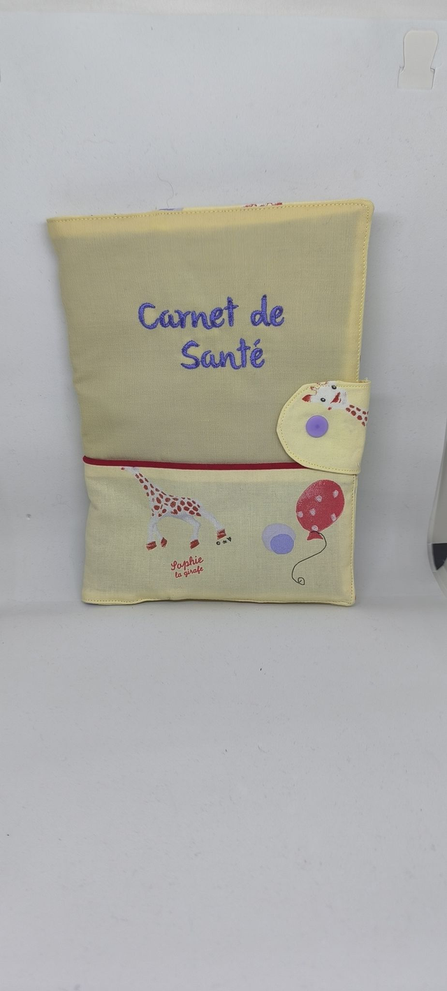 Protége carnet de santé girafe