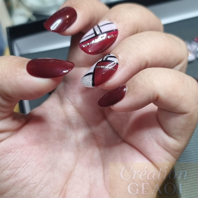 Burberry bordeaux little oval S