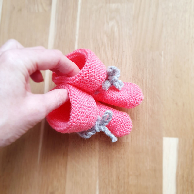 Babyslofjes roze - handgebreid