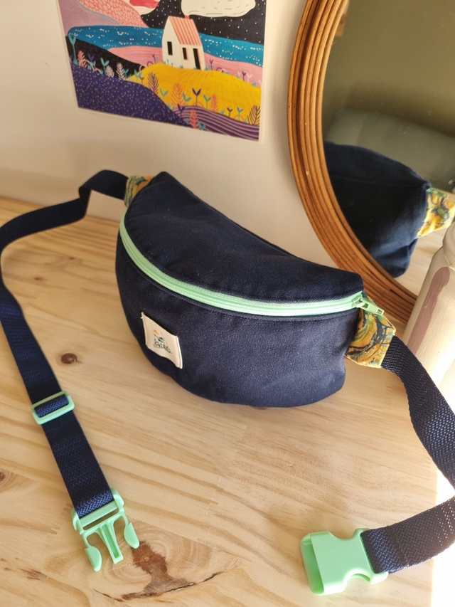 Banane bleue marine et motifs