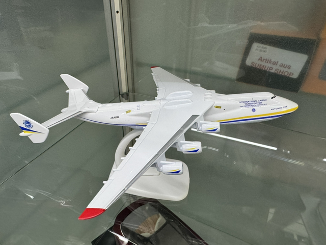 Antonov AN-225 Mriya 1:400