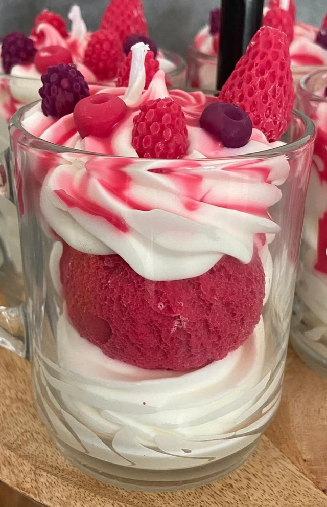 BOUGIE GOURMANDE " MÛRE- FRUITS ROUGE" 