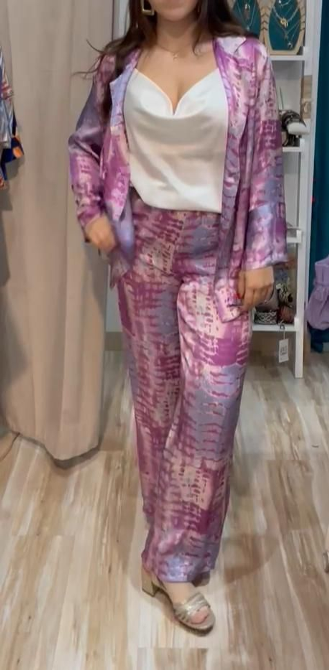 Traje satinado