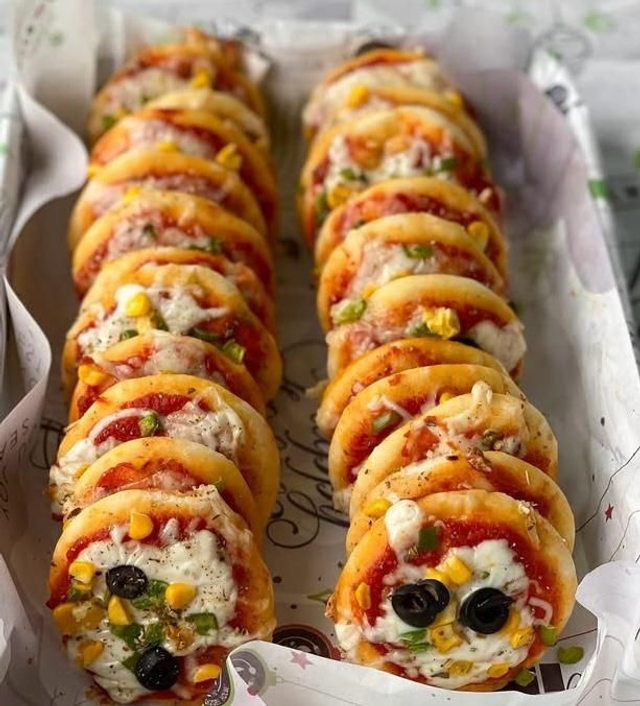 Mini Pizza – 16 Pieces