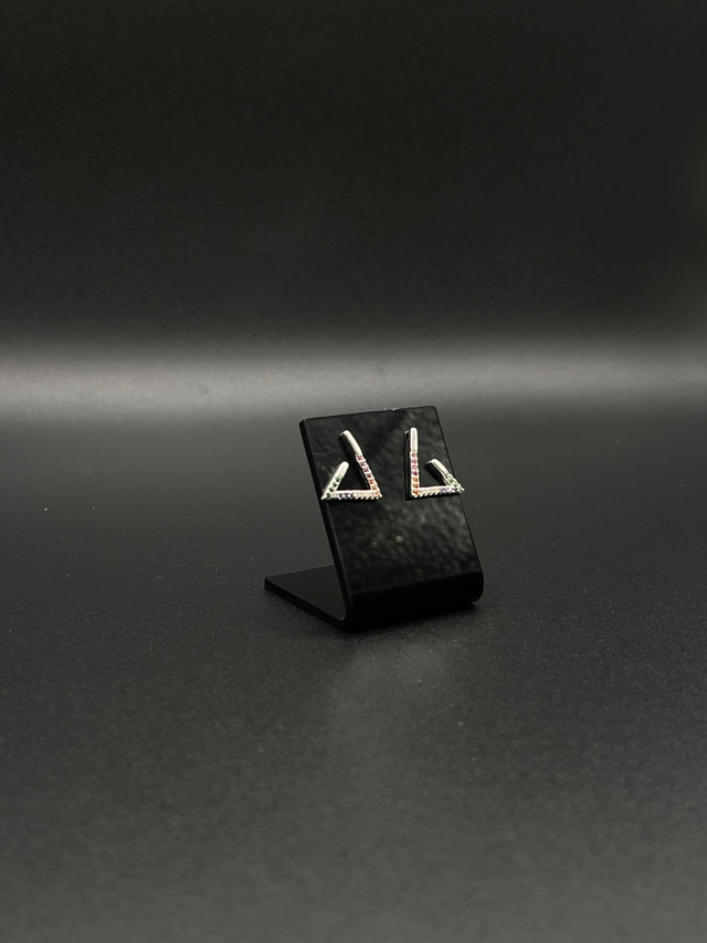 Brinco triangular zircônias coloridas