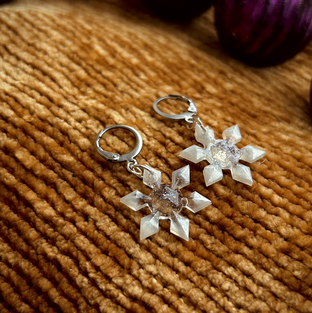 Snowflake Stud Earrings Dainty - White and Silver