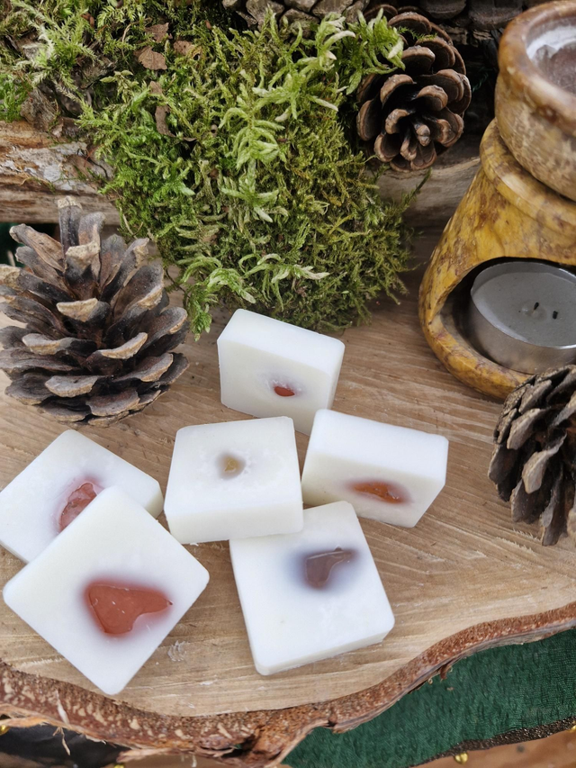 Amber &amp; Violet crystal wax melt 