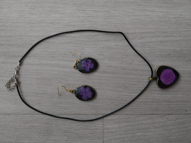 Parure bijoux pendentif et boucles d'oreilles 