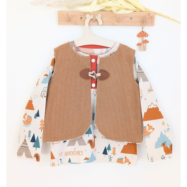 Noël – Ensemble chemisette + gilet – Taille 2 ans – Tissu coton beige et motifs animaux de la forêt 