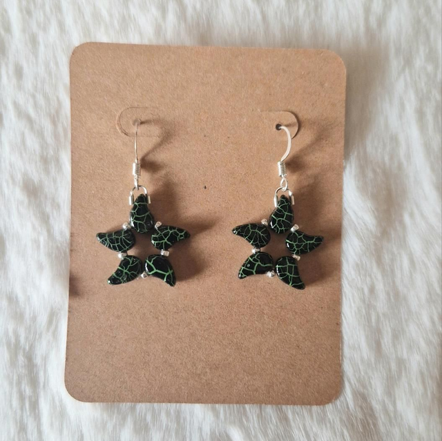 Boucles d'oreilles étoiles noires et vertes 