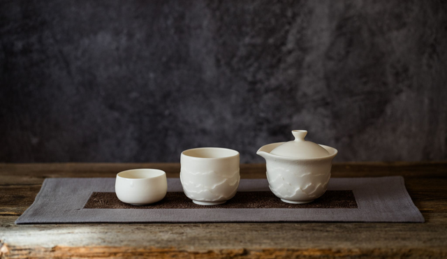Porcelain Shiboridashi tea set