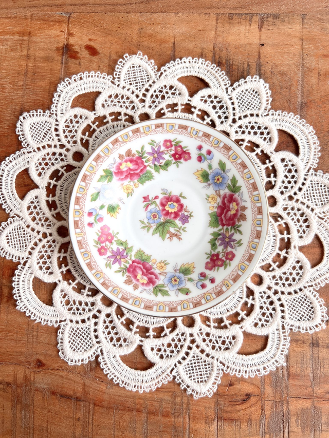 ✨ Sous tasse - en porcelaine "farandole de fleurs"
