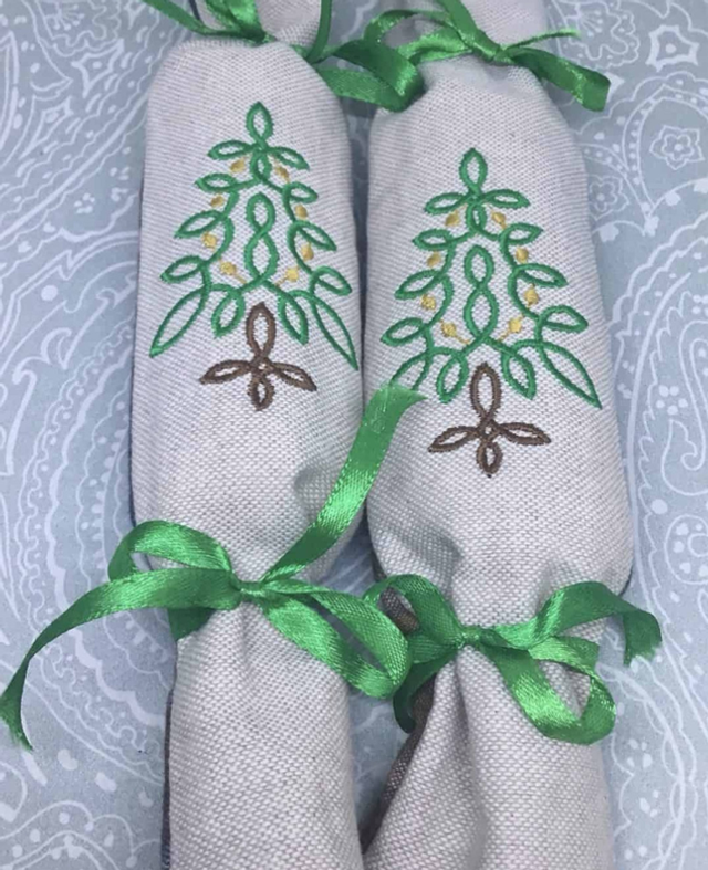 Eco Christmas Crackers - Celtic Christmas Tree