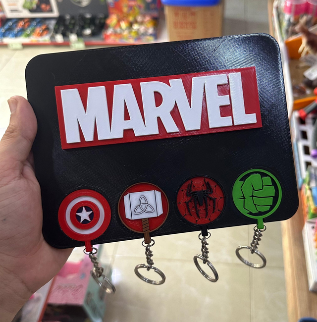 Chaveiro + 4 Porta-Chaves Marvel