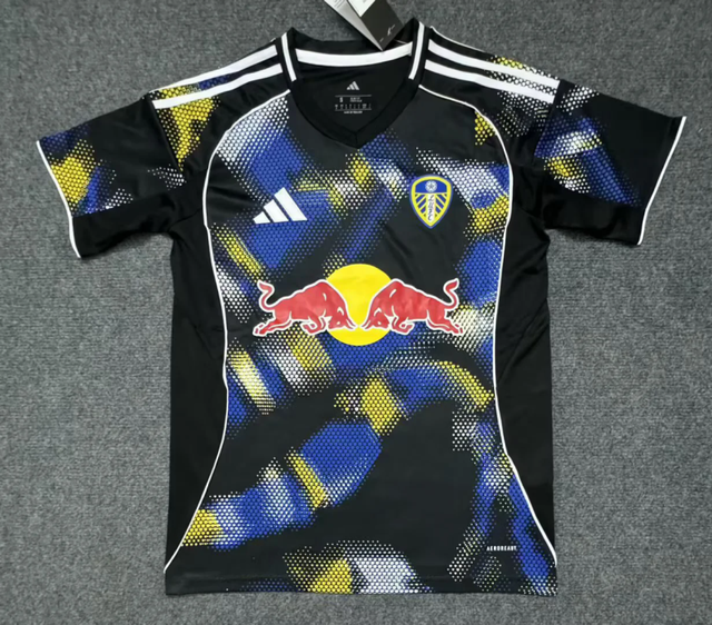 Tercera equipación Leeds United 25, 26