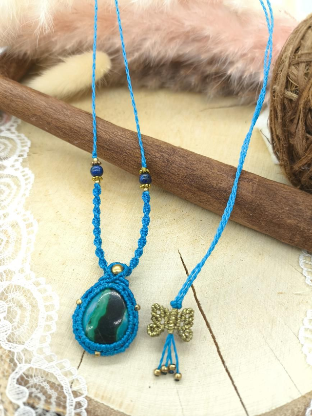 Collier léger en micro macramé avec chrysocolle 