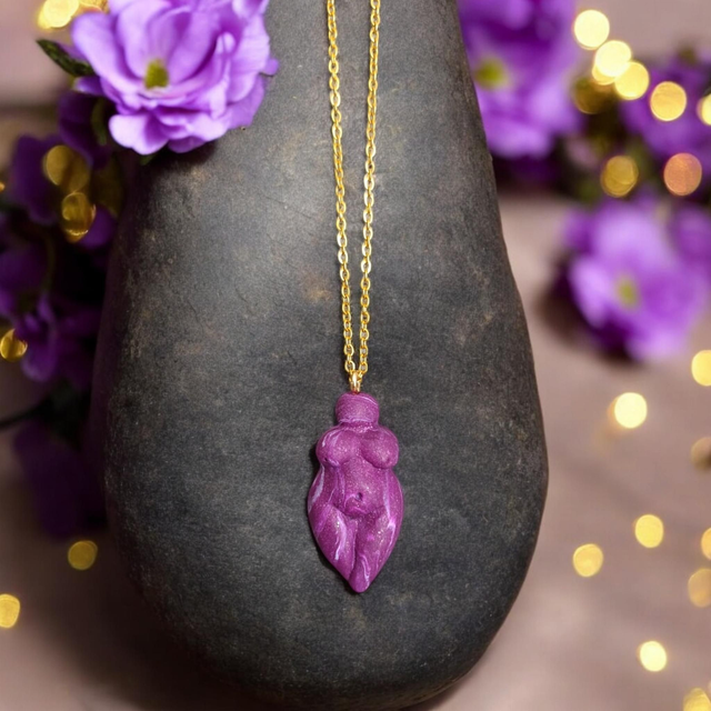 Collier déesse mère ( violet pailleté blanc )