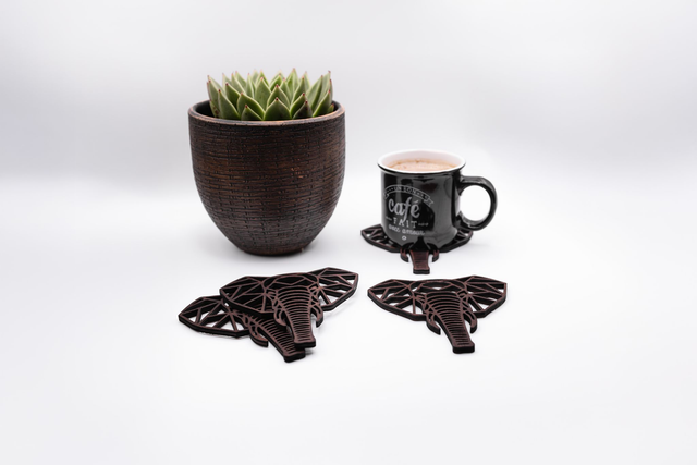 Dessous-de-verre en bois motif éléphant (Lot de 4)